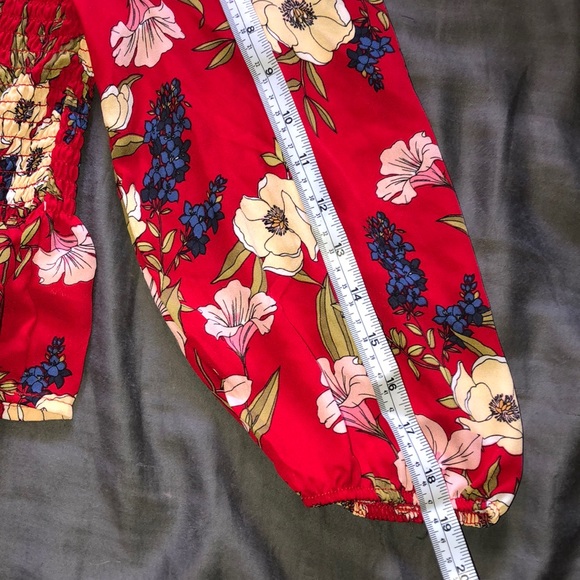 DONATING SOON Heart & Hip floral half sleeve crop top - Picture 6 of 8